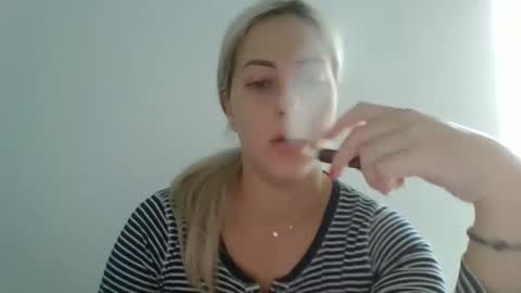 Snapshot of kriss_grace chatting on October 5, 2025, 12:25 pm Grace online show from October 5, 2025, 12:25 pm