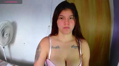 Snapshot of krissone_1 chatting on October 5, 2025, 7:56 pm krissone online show from October 5, 2025, 7:56 pm