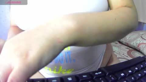 Snapshot of krissone_1 chatting on October 9, 2025, 10:52 pm krissone online show from October 9, 2025, 10:52 pm