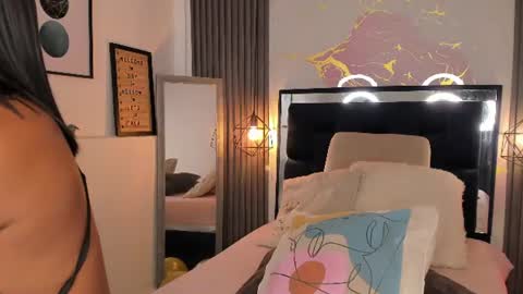 Snapshot of kristakinnky chatting on July 10, 2026, 12:19 pm BETANIA online show from July 10, 2026, 12:19 pm