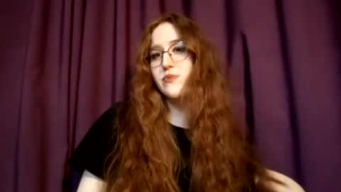 Snapshot of kristansarinsky chatting on November 24, 2025, 9:42 am Kris online show from November 24, 2025, 9:42 am