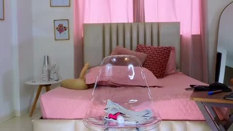 Snapshot of kristennblue_ chatting on December 19, 2024, 6:56 pm Kris online show from December 19, 2024, 6:56 pm