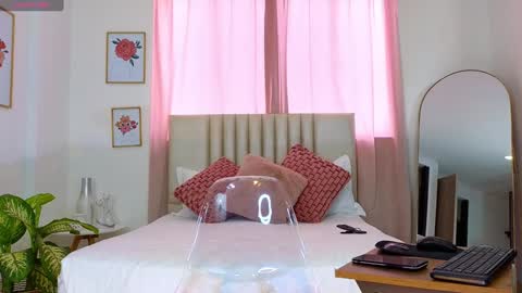 Snapshot of kristennblue_ chatting on December 30, 2024, 8:47 pm Kris online show from December 30, 2024, 8:47 pm