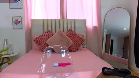 Snapshot of kristennblue_ chatting on January 10, 2025, 7:11 pm Kris online show from January 10, 2025, 7:11 pm