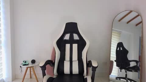 Snapshot of kristennblue_ chatting on September 12, 2025, 6:19 pm Kris online show from September 12, 2025, 6:19 pm