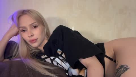 Kristy and Alice online show from April 10, 2026, 11:42 pm