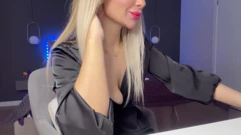 Snapshot of kristy_saint chatting on October 6, 2025, 4:21 am Kristi online show from October 6, 2025, 4:21 am