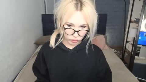 Snapshot of kristydollx chatting on April 13, 2026, 2:00 pm Kristy online show from April 13, 2026, 2:00 pm