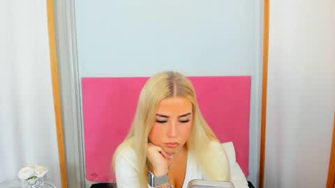 Snapshot of kristyflowers chatting on February 7, 2025, 9:47 am KristyFlowers online show from February 7, 2025, 9:47 am