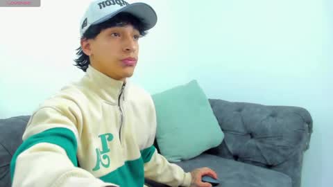Snapshot of kroywave chatting on June 2, 2026, 3:08 am Kroy Wave Muscle Tattoos Latino online show from June 2, 2026, 3:08 am