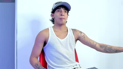 Snapshot of kroywave chatting on June 17, 2026, 3:42 am Kroy Wave Muscle Tattoos Latino online show from June 17, 2026, 3:42 am