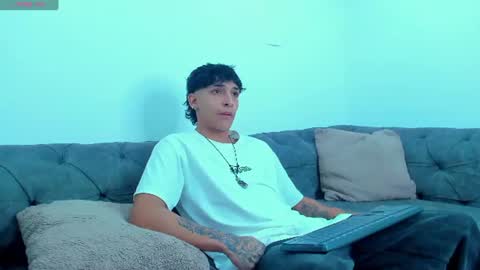 Snapshot of kroywave chatting on July 7, 2026, 3:31 am Kroy Wave Muscle Tattoos Latino online show from July 7, 2026, 3:31 am