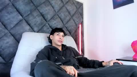 Snapshot of kroywave chatting on August 1, 2026, 3:28 am Kroy Wave Muscle Tattoos Latino online show from August 1, 2026, 3:28 am
