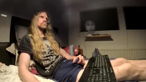 Snapshot of krullz123 chatting on February 4, 2026, 1:44 am Krullz online show from February 4, 2026, 1:44 am