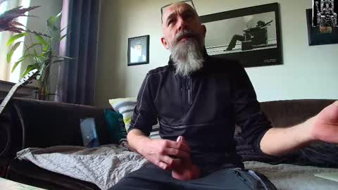 krummersaebel online show from February 25, 2025, 1:28 pm