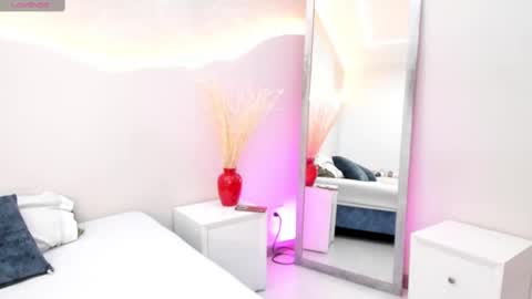 Snapshot of krystalwoodss chatting on October 1, 2025, 4:18 am Krystal online show from October 1, 2025, 4:18 am