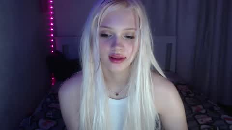 Snapshot of kttyemiow__ chatting on February 24, 2025, 1:57 am Emilia online show from February 24, 2025, 1:57 am