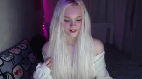 Snapshot of kttyemiow__ chatting on March 6, 2025, 8:27 pm Emilia online show from March 6, 2025, 8:27 pm