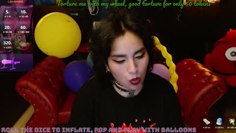 Snapshot of kureiji_fetish chatting on January 4, 2025, 4:23 am Fetiche Woman online show from January 4, 2025, 4:23 am