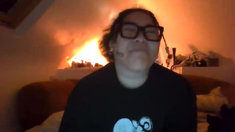 Kweampie 3 online show from October 11, 2025, 6:39 pm