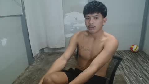 kyle_lourence online show from May 9, 2026, 1:49 pm