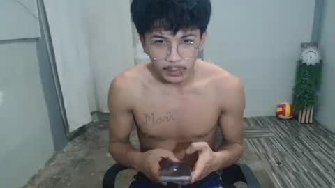 kyle_lourence online show from May 22, 2026, 5:51 pm