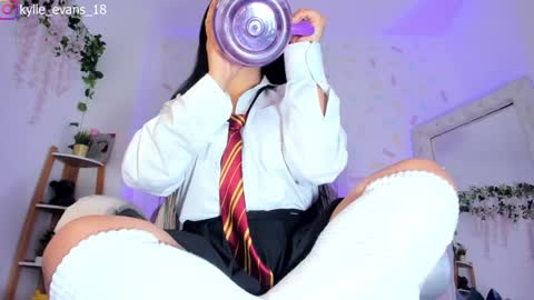 Snapshot of kylie_evans_18 chatting on January 26, 2025, 4:20 am Kylie online show from January 26, 2025, 4:20 am