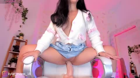 Snapshot of kylie_evans_18 chatting on February 7, 2026, 7:23 am Kylie online show from February 7, 2026, 7:23 am