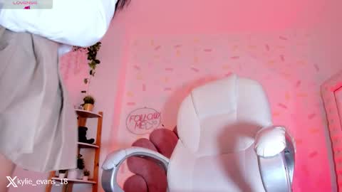 Snapshot of kylie_evans_18 chatting on March 8, 2026, 8:51 am Kylie online show from March 8, 2026, 8:51 am