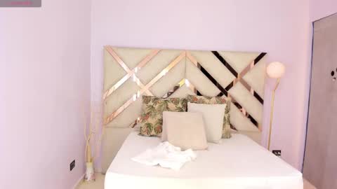 Kylie Reyes  online show from December 5, 2025, 7:32 pm