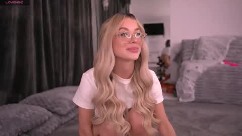 Snapshot of kyliejoyce chatting on October 21, 2025, 8:09 pm Kylie online show from October 21, 2025, 8:09 pm