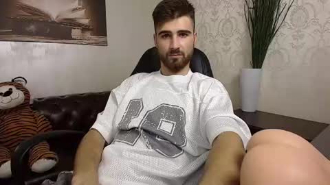 KyloEast online show from July 21, 2026, 4:26 am