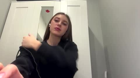 Selena online show from March 5, 2026, 2:07 am