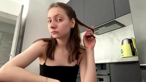 Snapshot of kyragraise chatting on June 2, 2026, 12:18 pm Kira online show from June 2, 2026, 12:18 pm