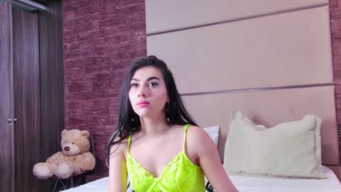Kyra online show from January 3, 2025, 8:32 pm