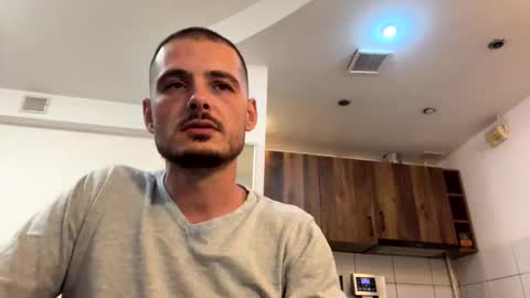 kyravee online show from October 7, 2025, 9:56 pm