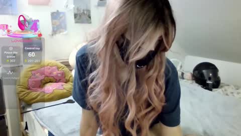 Snapshot of kyrawildofficial chatting on September 22, 2025, 10:34 pm Kyra Wild online show from September 22, 2025, 10:34 pm