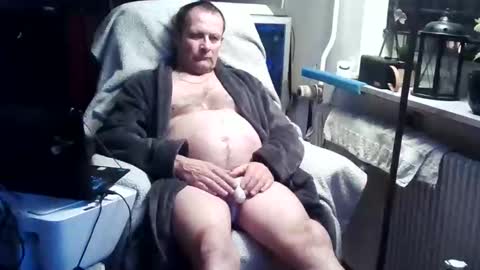 Snapshot of l_a_d_y chatting on March 6, 2026, 8:27 pm pelle and lady online show from March 6, 2026, 8:27 pm