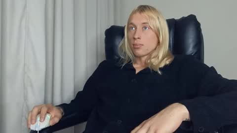 Snapshot of l_adonis_l chatting on September 15, 2025, 5:18 am Adonis online show from September 15, 2025, 5:18 am