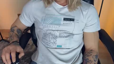 Snapshot of l_adonis_l chatting on November 17, 2025, 11:49 am Adonis online show from November 17, 2025, 11:49 am