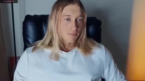 Snapshot of l_adonis_l chatting on February 16, 2026, 6:53 am Adonis online show from February 16, 2026, 6:53 am