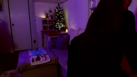 Snapshot of l_and_elle chatting on December 14, 2024, 4:34 am Giselle online show from December 14, 2024, 4:34 am