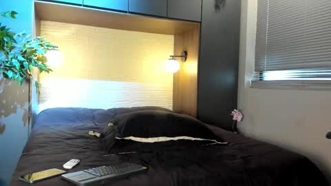 labrinthteasing online show from September 17, 2025, 2:08 pm