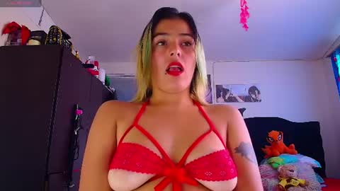 Snapshot of lacolombiana_bitch chatting on July 1, 2026, 8:30 pm Valentina online show from July 1, 2026, 8:30 pm