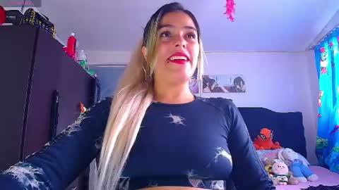 Snapshot of lacolombiana_bitch chatting on July 8, 2026, 8:13 pm Valentina online show from July 8, 2026, 8:13 pm