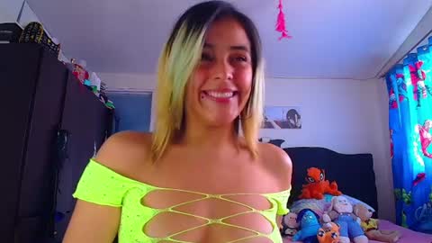 Snapshot of lacolombiana_bitch chatting on July 16, 2026, 7:53 pm Valentina online show from July 16, 2026, 7:53 pm