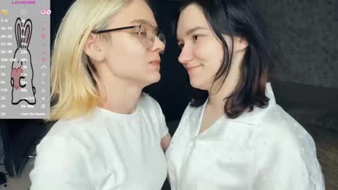 Snapshot of lacyedison chatting on May 19, 2026, 7:20 pm Violet and Isabel online show from May 19, 2026, 7:20 pm