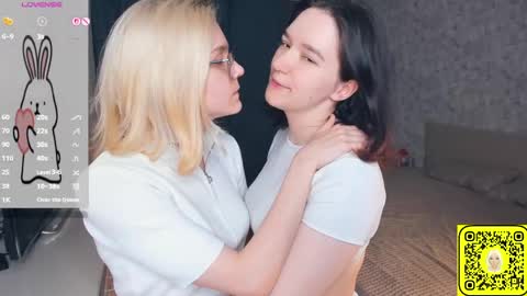 Snapshot of lacyedison chatting on June 10, 2026, 7:13 pm Violet and Isabel online show from June 10, 2026, 7:13 pm