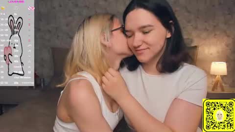 Violet and Isabel online show from June 20, 2026, 7:16 pm