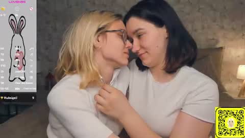 Violet and Isabel online show from June 21, 2026, 7:16 pm